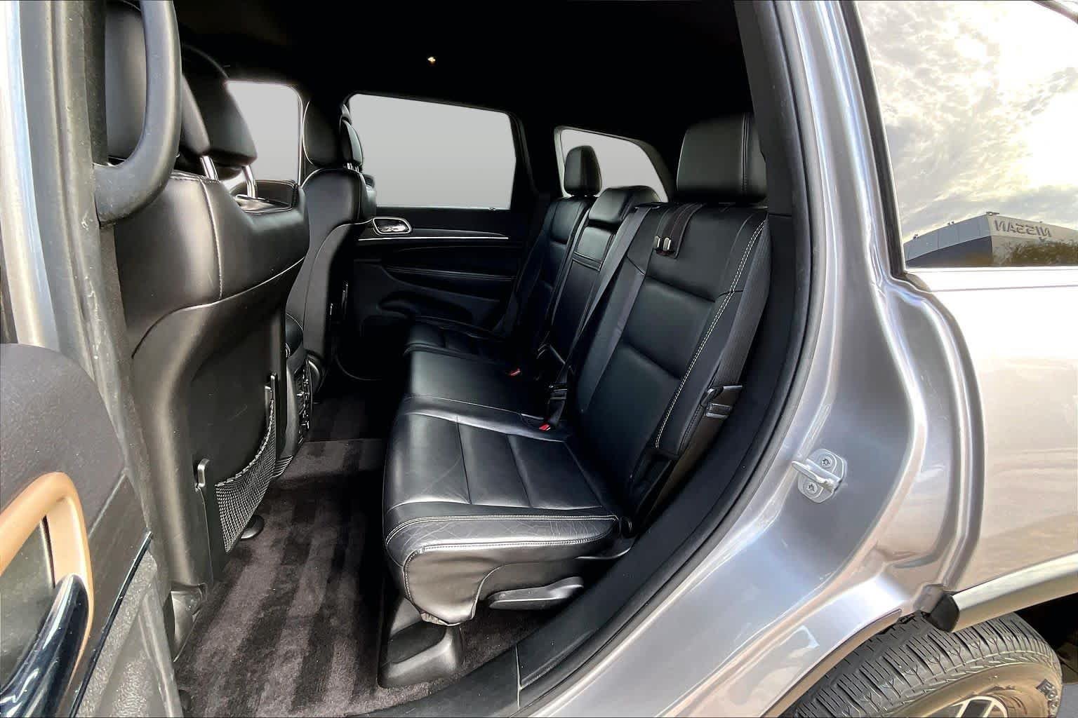Used 2017 Billet Silver Metallic Clearcoat Jeep Limited image 20