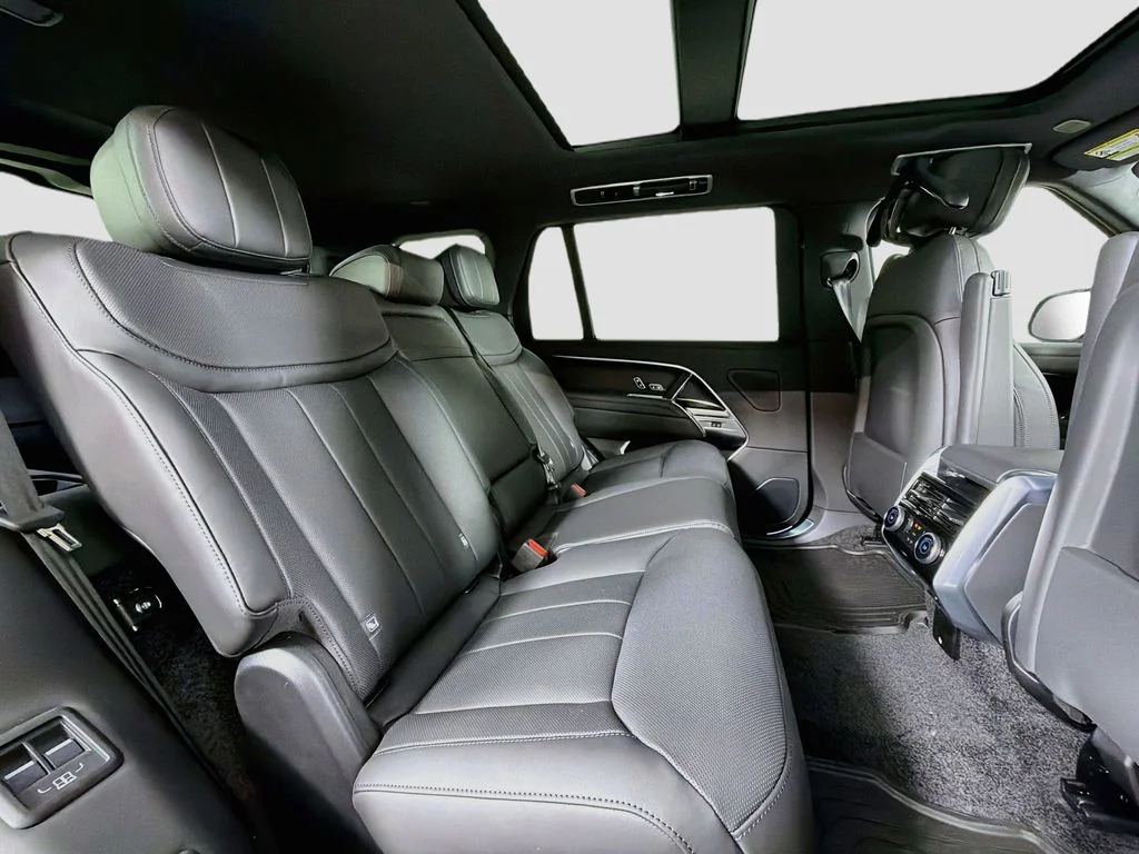New 2026 Santorini Black Land Rover SE 7 Seats image 34