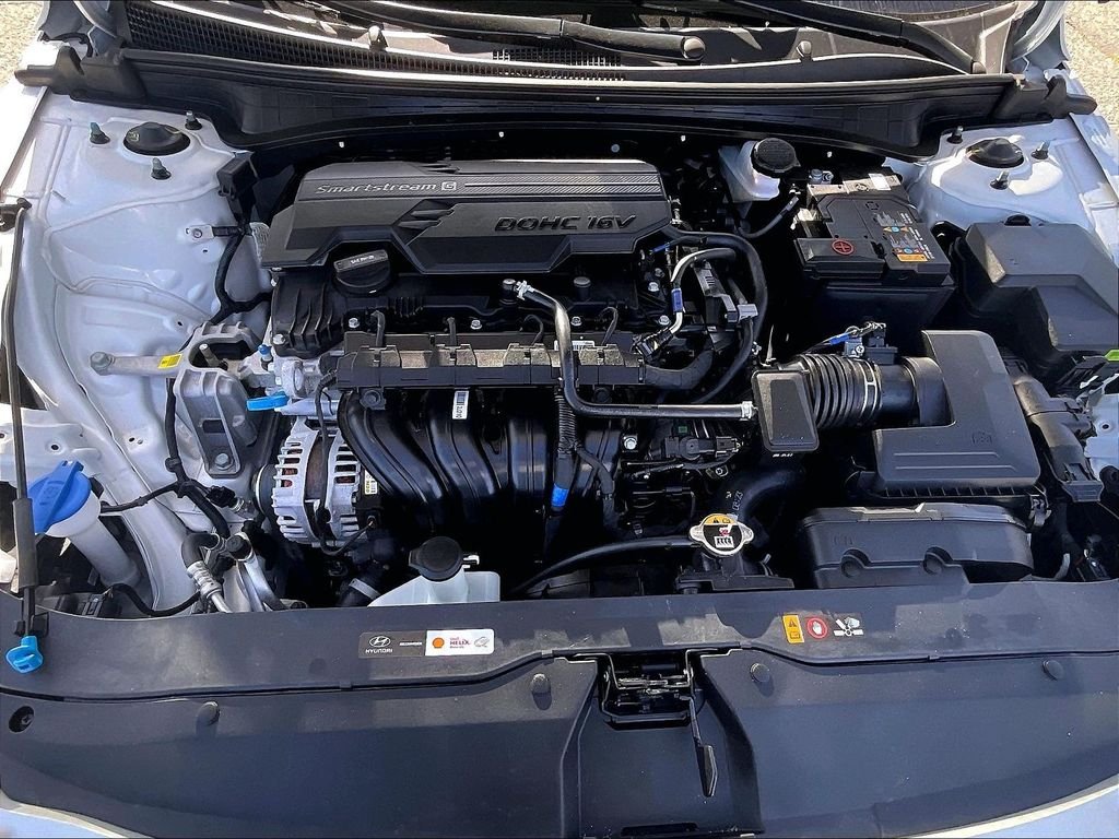 Used 2025 White Hyundai SEL Convenience image 28
