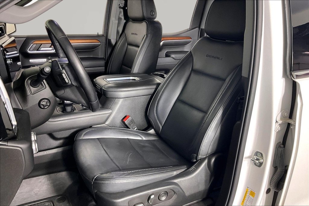 Used 2022 WHITE FROST TRICOAT GMC Denali image 19