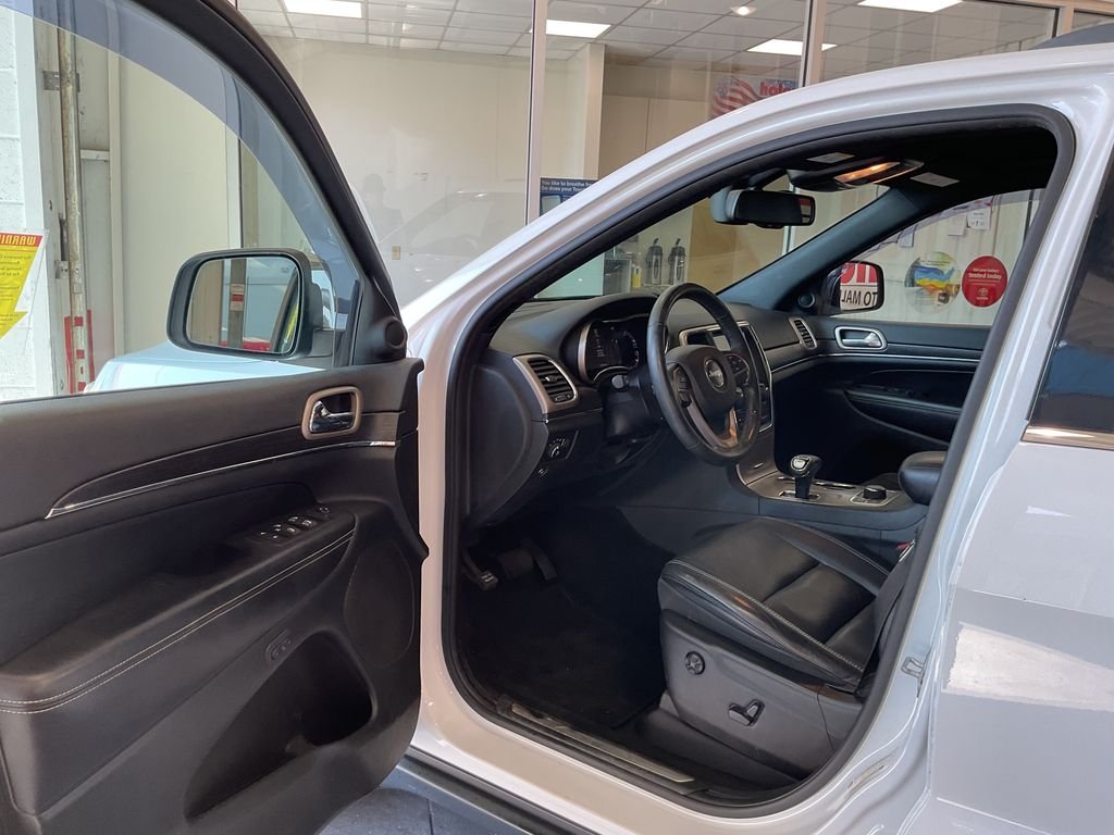 Used 2015 White Jeep Limited image 12