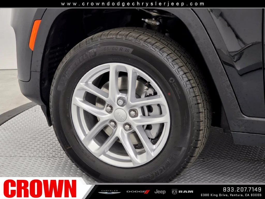 New 2026 Diamond Black Crystal Pearl-Coat Exterior Paint Jeep  image 9