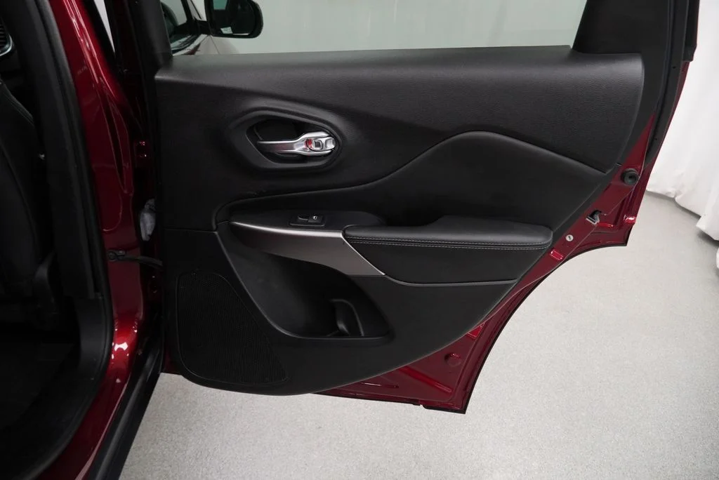 Used 2021 Red Jeep Latitude Lux image 42