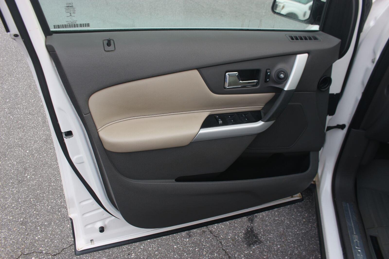 Used 2014 White Ford Limited image 14