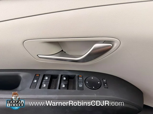 Used 2025 White Hyundai SEL image 28