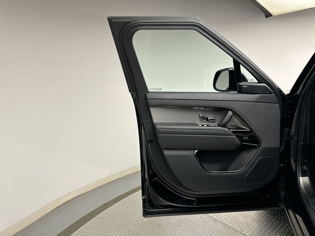 Used 2023 Santorini Black Metallic Land Rover SE image 21