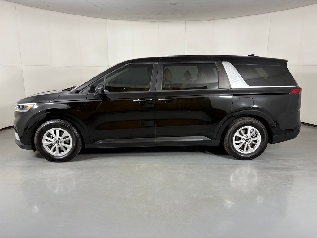 Used 2022 Black Kia LXS image 5