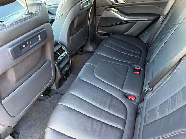 Used 2019 Gray BMW xDrive40i image 15