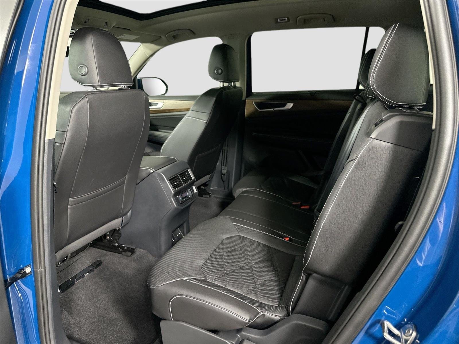 New 2026 Mountain Lake Blue Metallic Volkswagen 2.0T SE w/Technology image 21