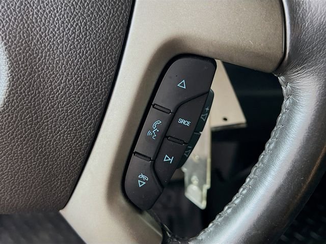 Used 2013 Silver GMC SLE image 27