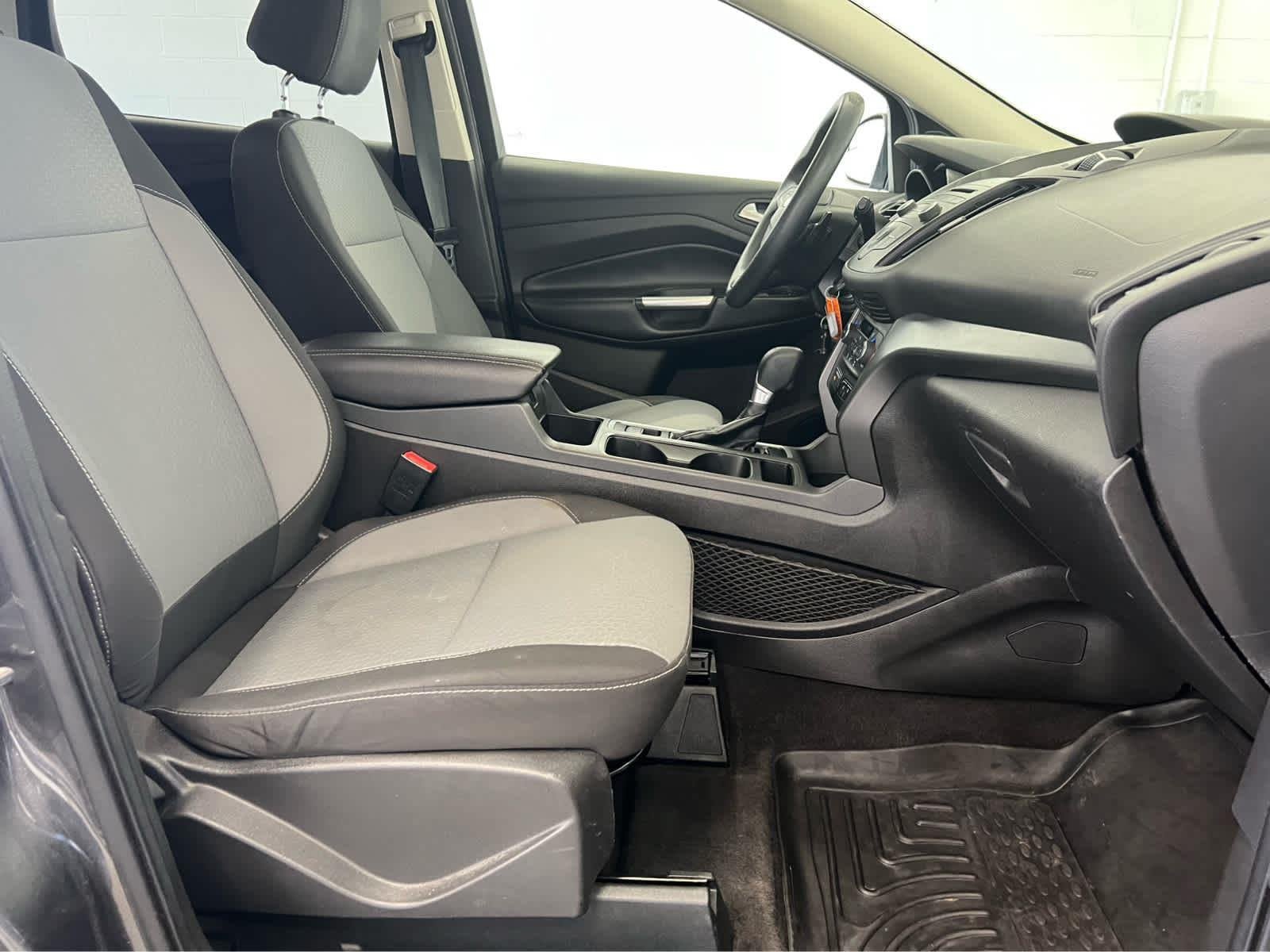 Used 2017 Magnetic Ford SE image 29