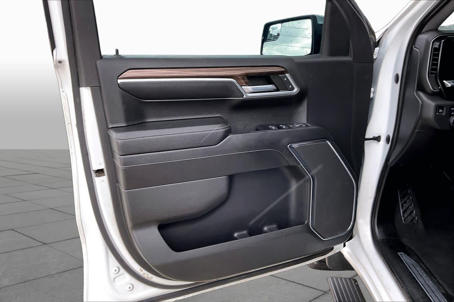 Used 2023 Summit White Chevrolet LT image 21