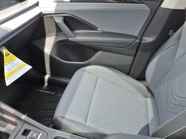 New 2026 Pure White Volkswagen SE 4Motion image 17