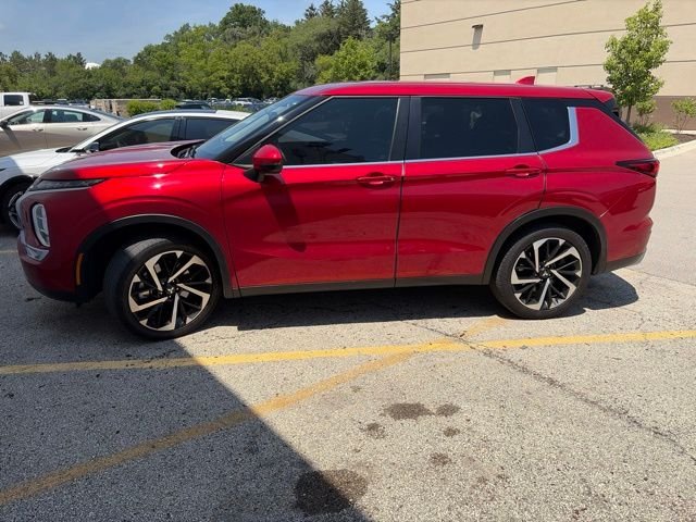 Used 2024 Red Mitsubishi SE image 1