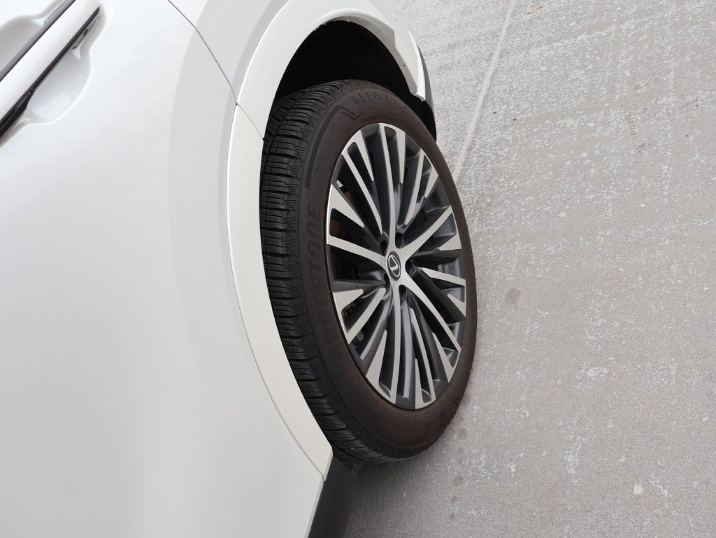Used 2024 White Pearl Lexus 350 Premium Plus image 21