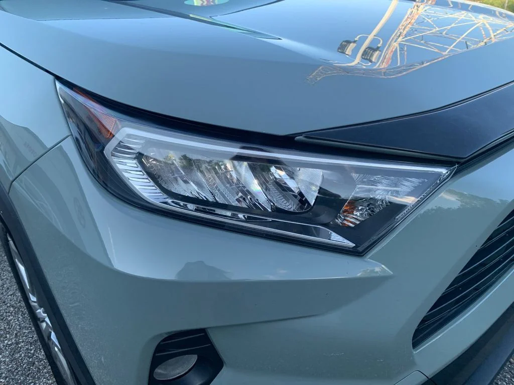 Used 2020  Toyota XLE Premium image 35