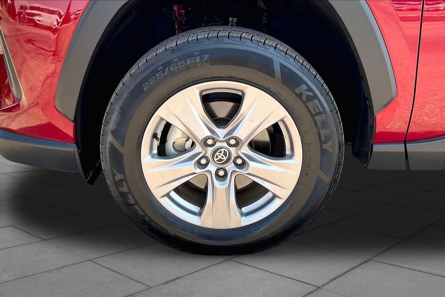 Used 2025 Ruby Flare Pearl Toyota XLE image 11