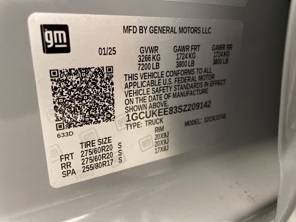 Used 2025 Gray Chevrolet RST image 32