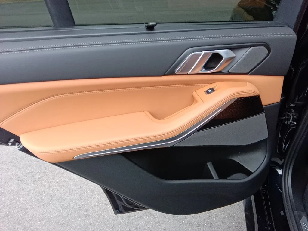Used 2025 Carbon Black Metallic BMW M60i image 24