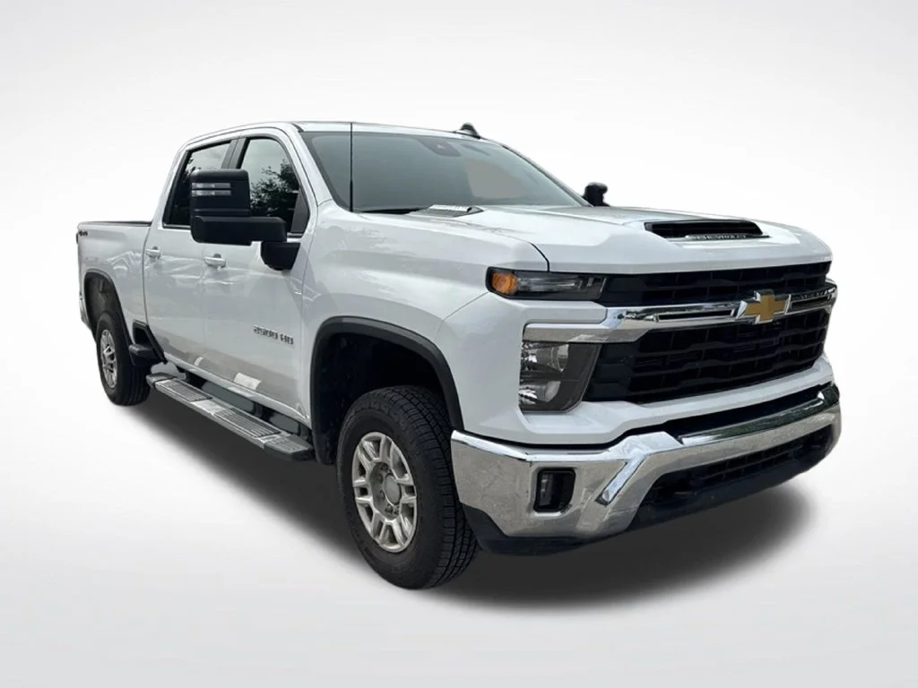 Certified Used 2025 Summit White Chevrolet LT image 2