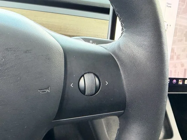 Used 2023 White Tesla Base image 20