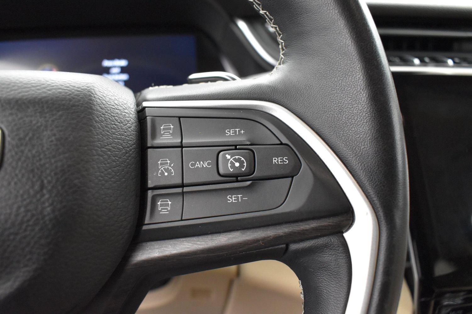 Used 2022 Rocky Mountain Pearlcoat Jeep Limited image 7