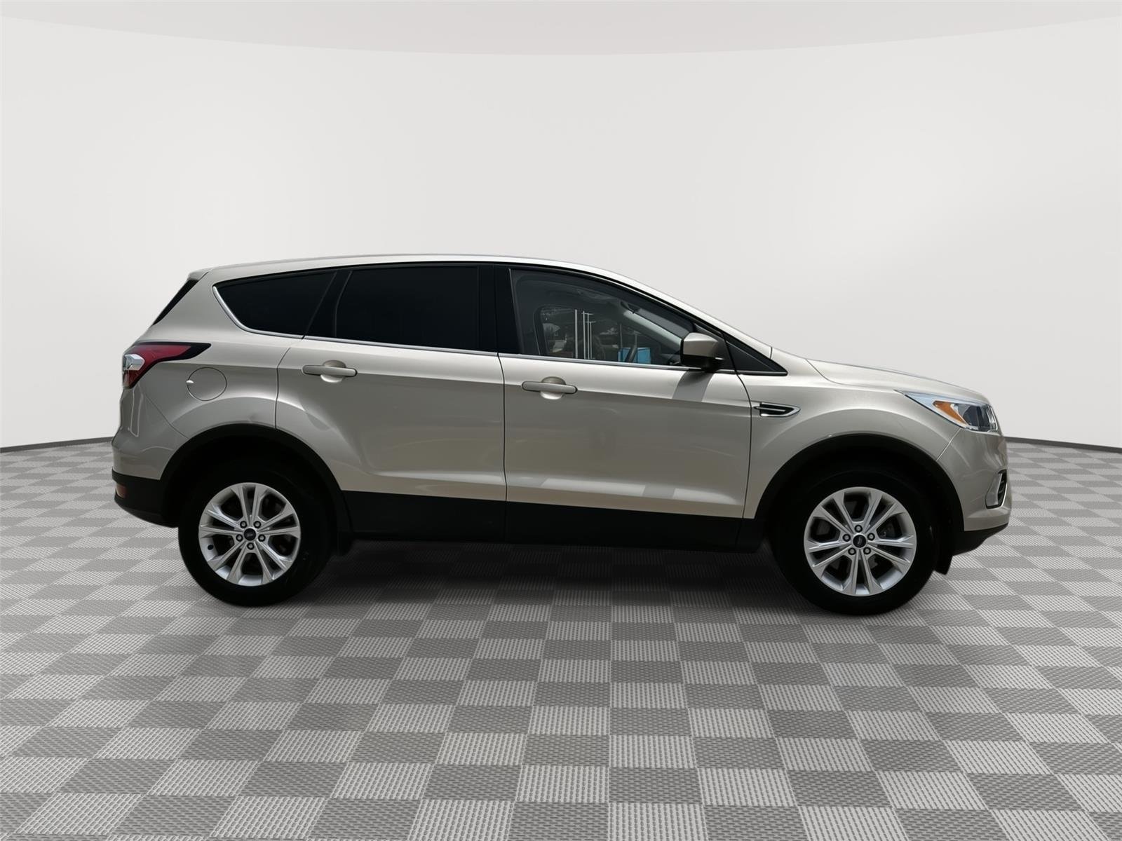 Used 2017 White Gold Ford SE image 4
