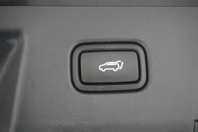 Used 2024  Hyundai SEL image 9