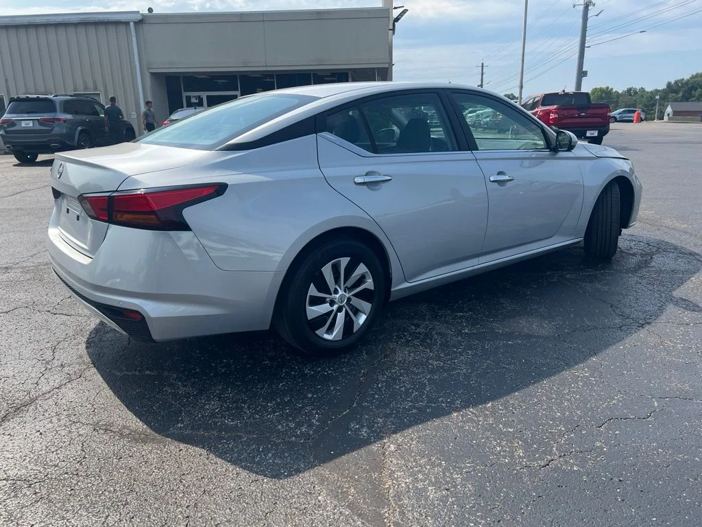 Used 2023 Brilliant Silver Metallic Nissan 2.5 S image 3