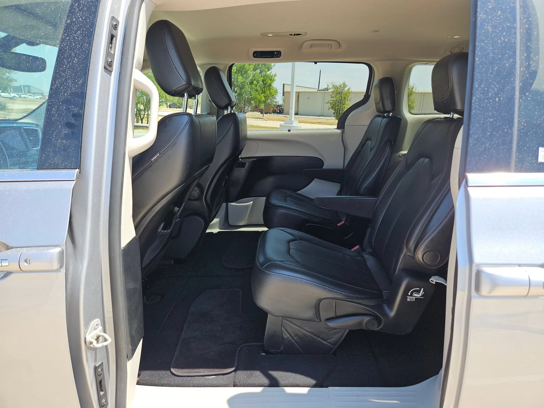 Used 2020 Silver Chrysler Touring L image 14