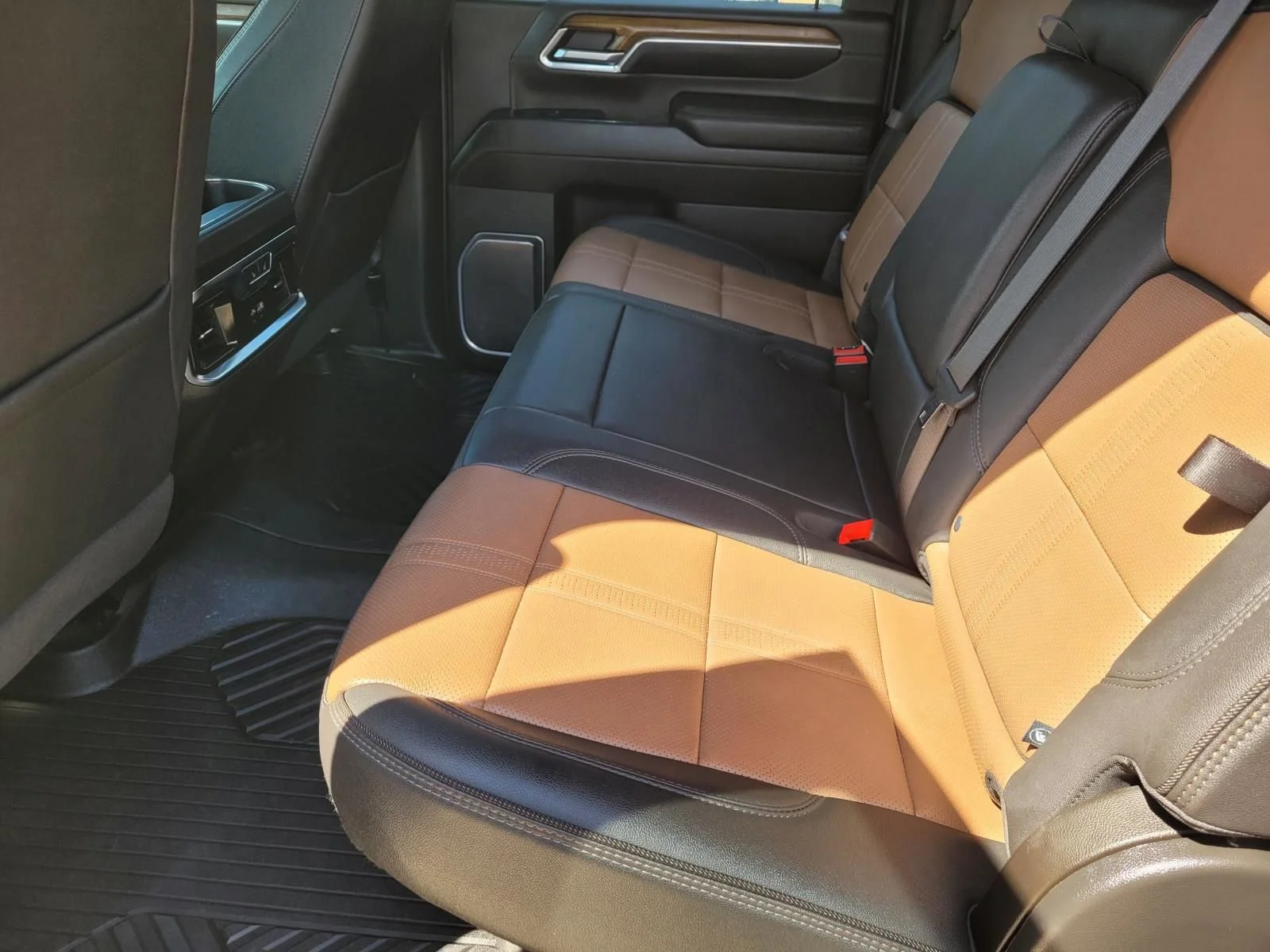 Used 2024 Iridescent Pearl Tricoat Chevrolet High Country image 17