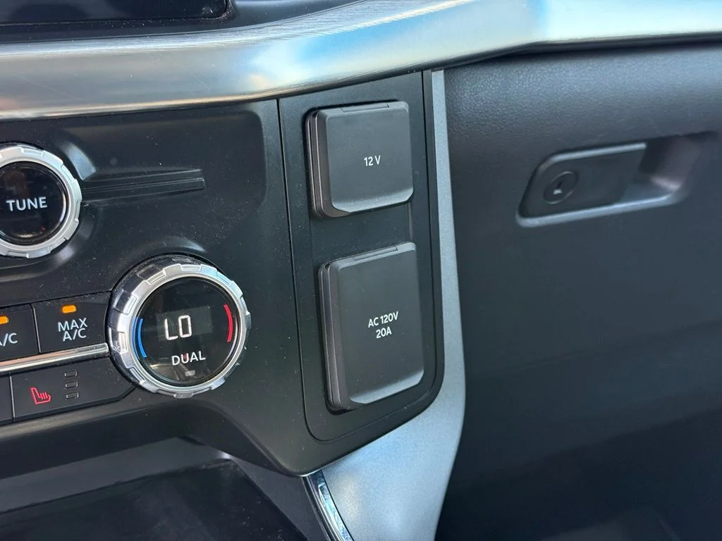 Used 2021 White Ford Lariat image 30