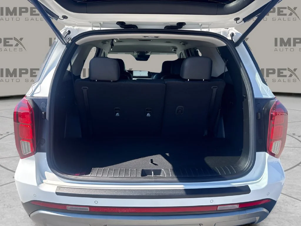 Used 2023 White Hyundai SEL image 25