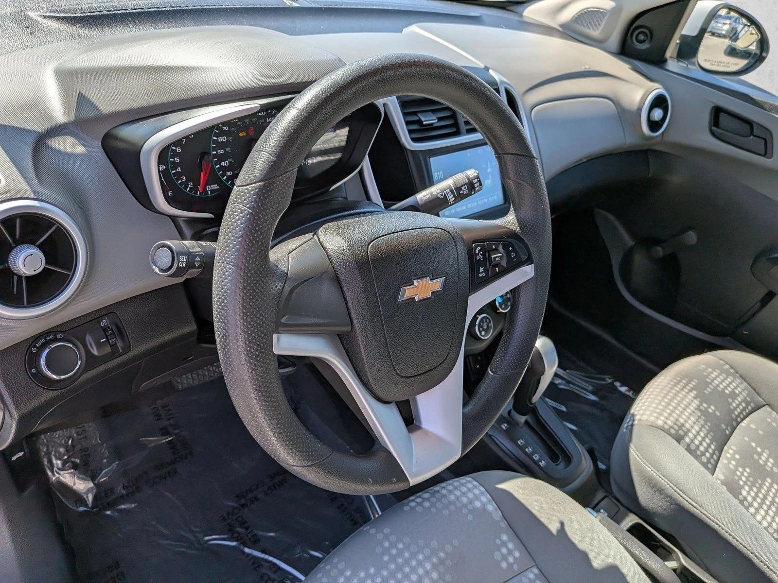 Used 2017 Summit White Chevrolet LT image 10