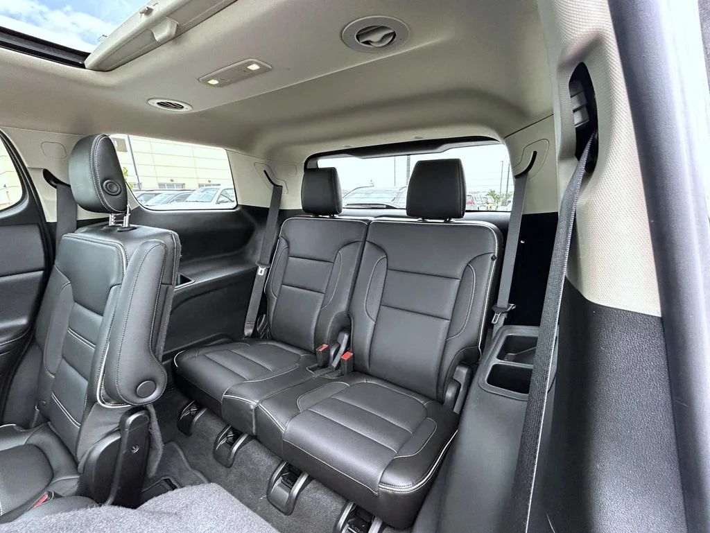 Used 2019 Silver GMC Denali image 21