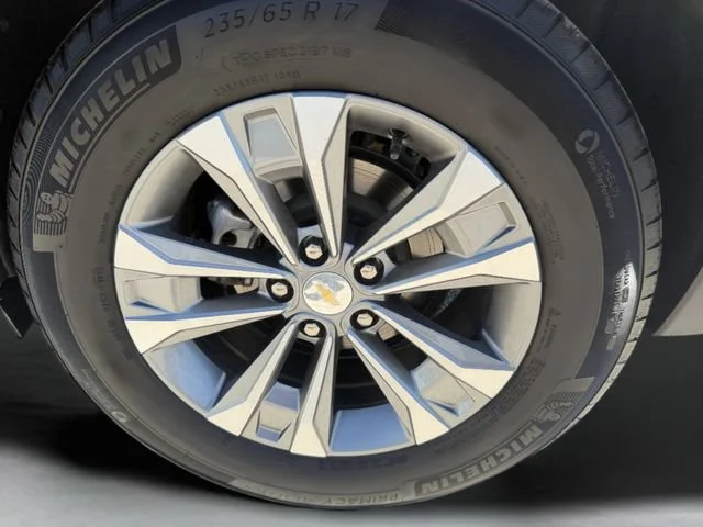 Used 2025 Sterling Gray Metallic Chevrolet LT image 32