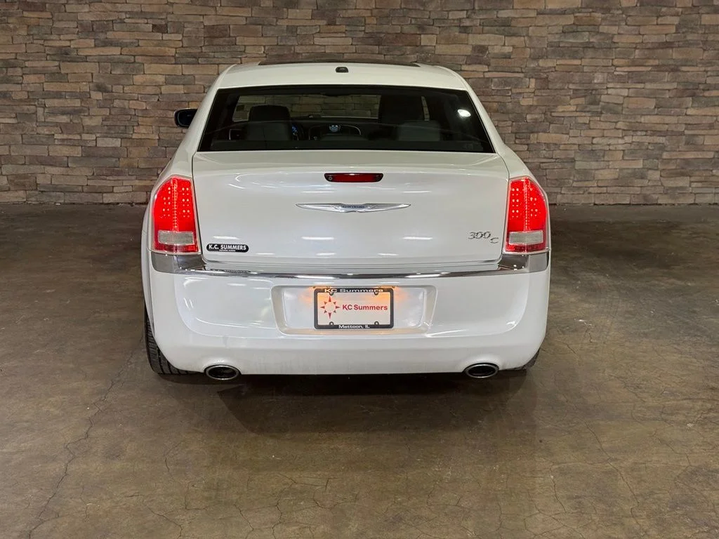 Used 2011 Ivory Chrysler Base image 7