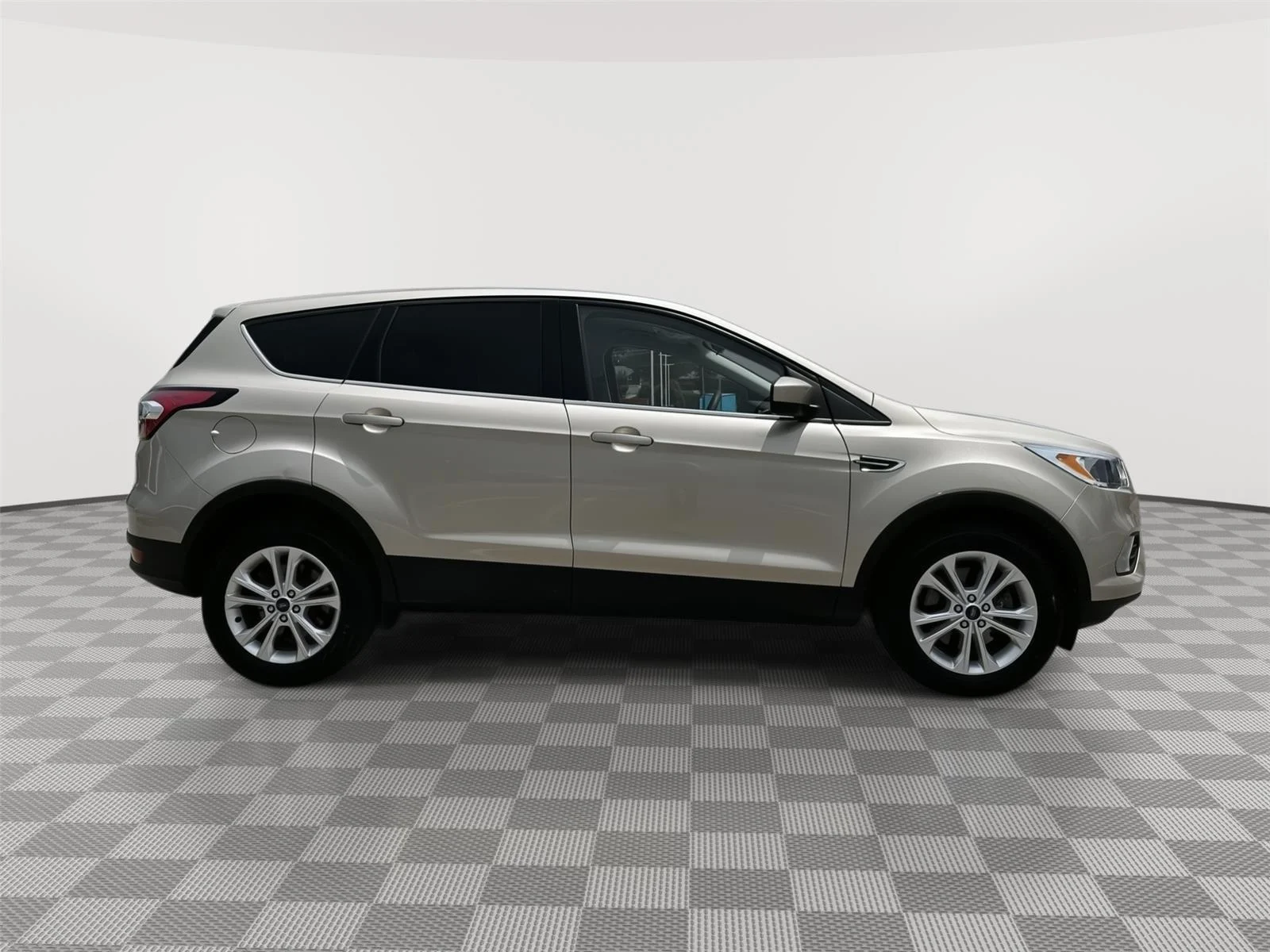 Used 2017 White Gold Ford SE image 4