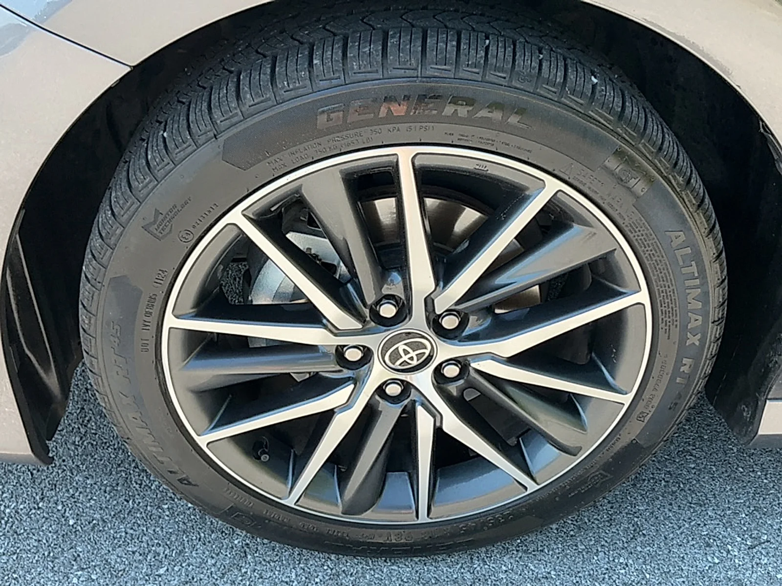 Used 2023 Predawn Gray Mica Toyota XLE Hybrid image 5