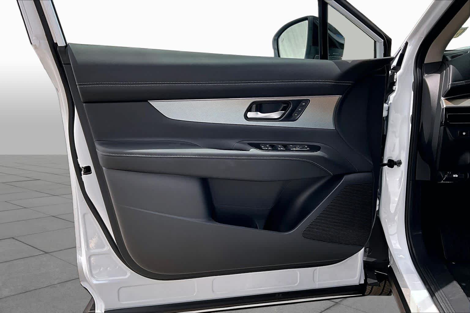 New 2026 Everest White Pearl TriCoat Nissan SL image 13
