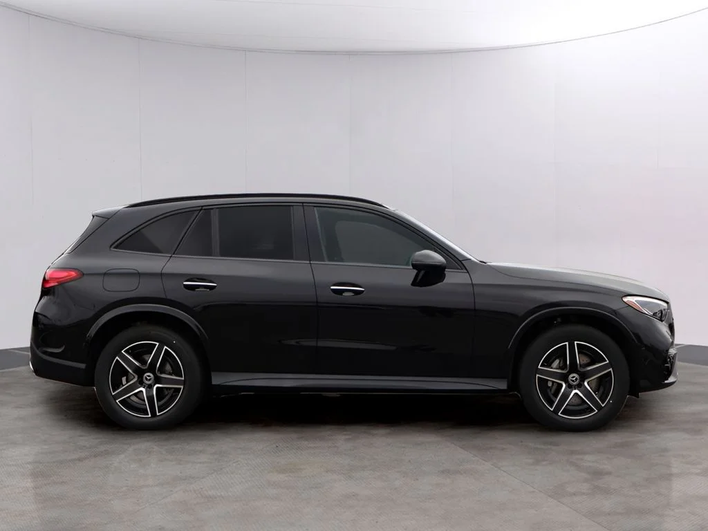 Used 2026 Black Mercedes-Benz GLC 300 image 4