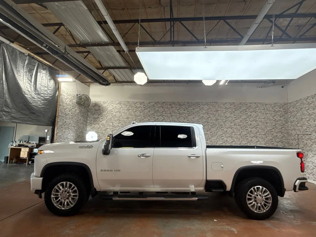Used 2020 Iridescent Pearl Tricoat Chevrolet High Country image 4