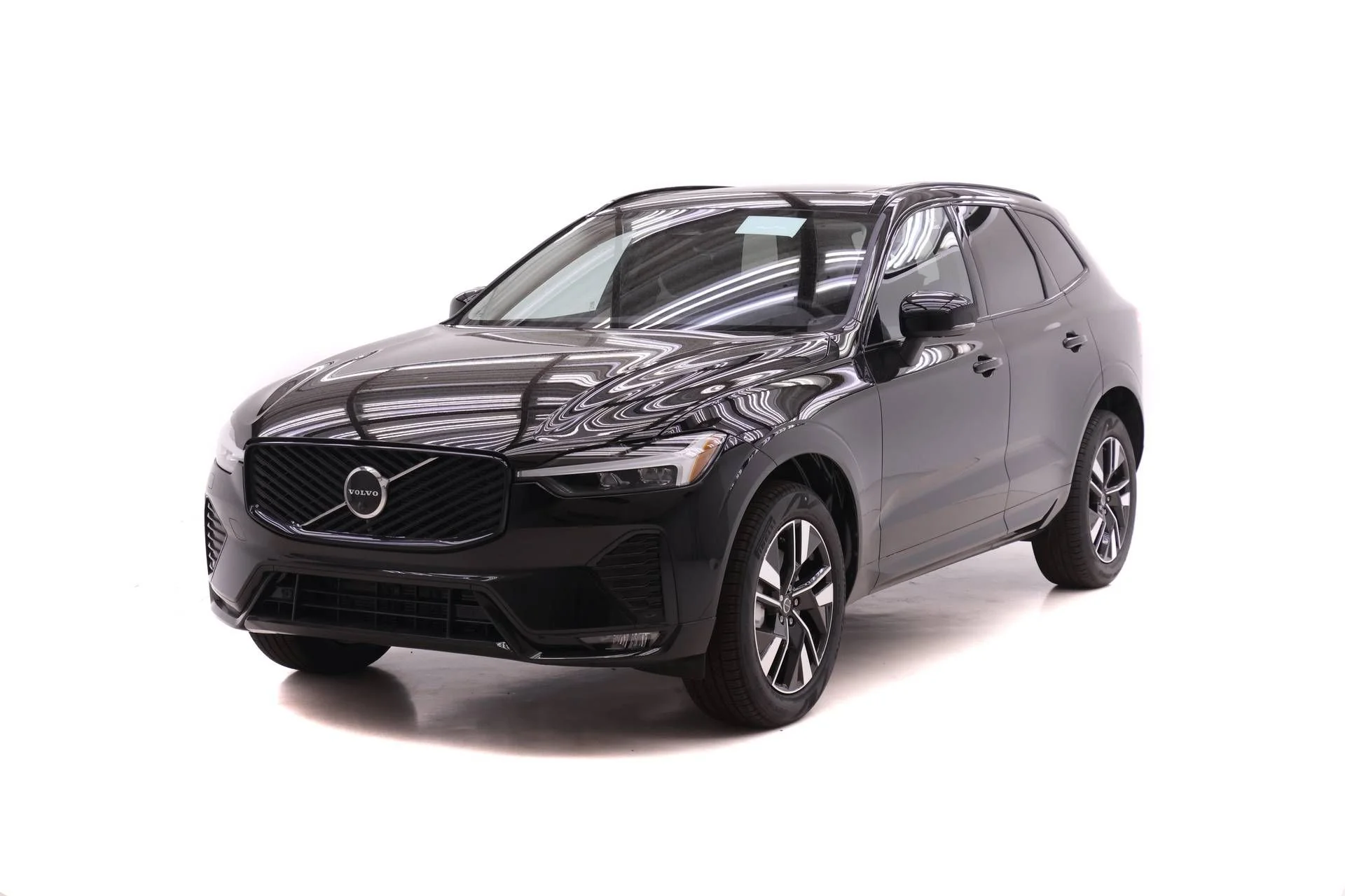 2026 Volvo XC60 B5 Plus Dark AWD's photo