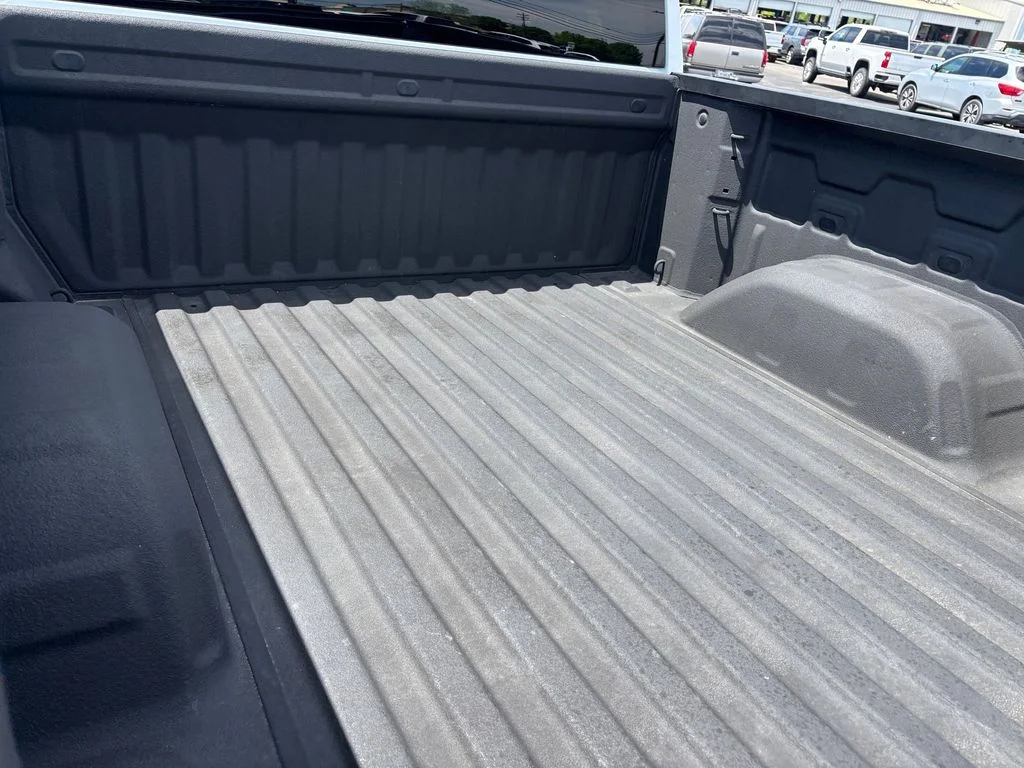 Used 2025 White Chevrolet Custom image 26