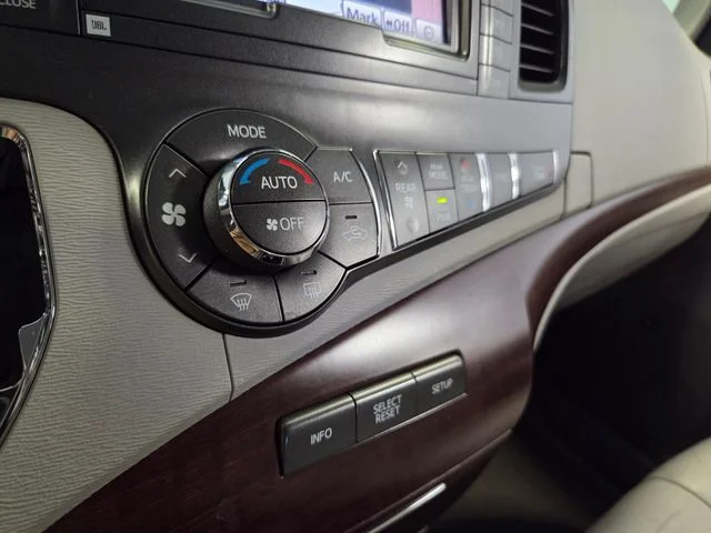 Used 2013 Silver Toyota XLE image 23