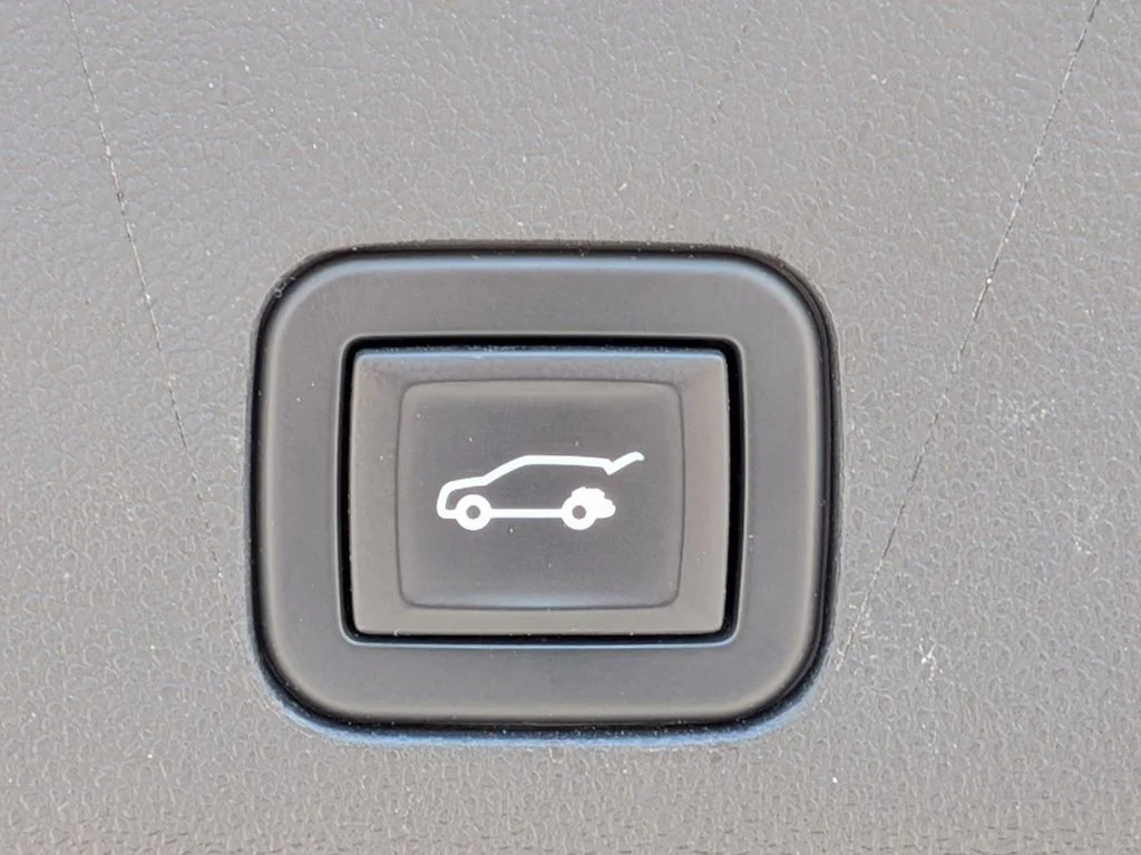 Used 2022 White Chevrolet LT image 30