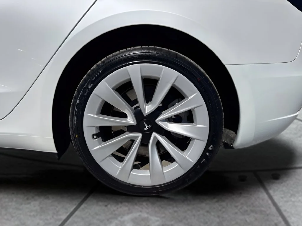Used 2023 White Tesla Base image 32