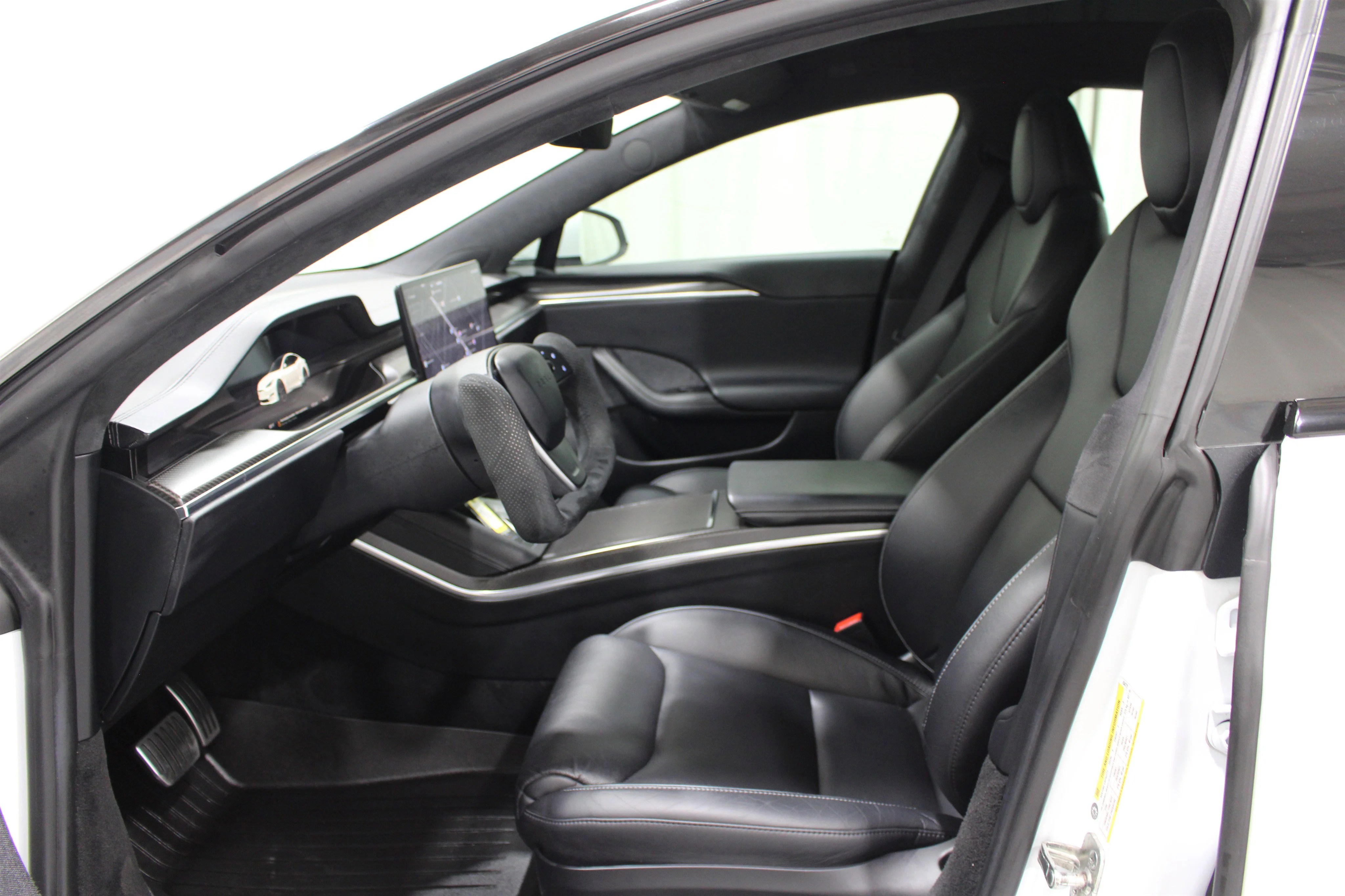 Used 2021 Pearl White Multi-Coat Tesla Plaid image 3