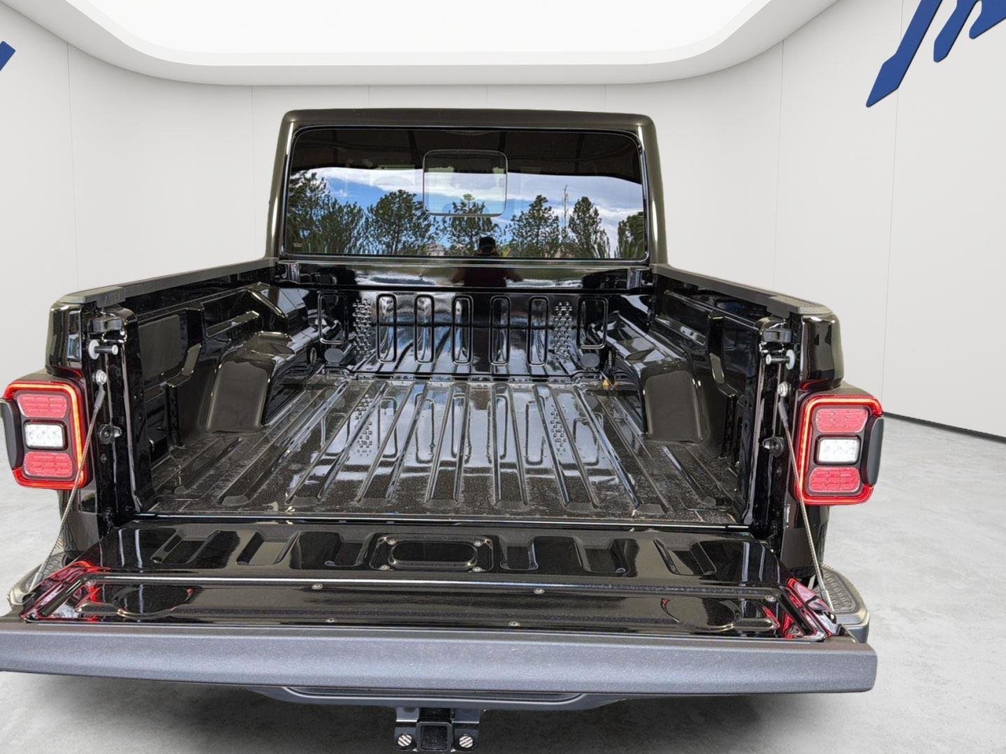 New 2026 Black Clear-Coat Exterior Paint Jeep Mojave image 7