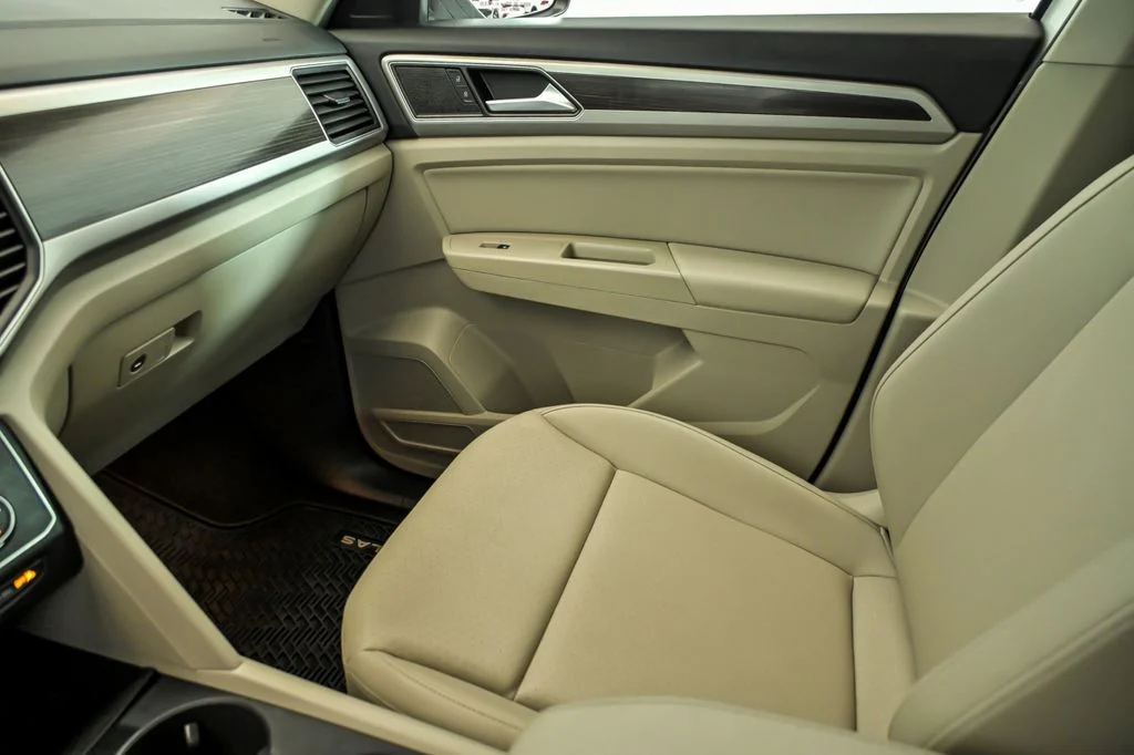 Used 2019 White Volkswagen 3.6L V6 SE image 23